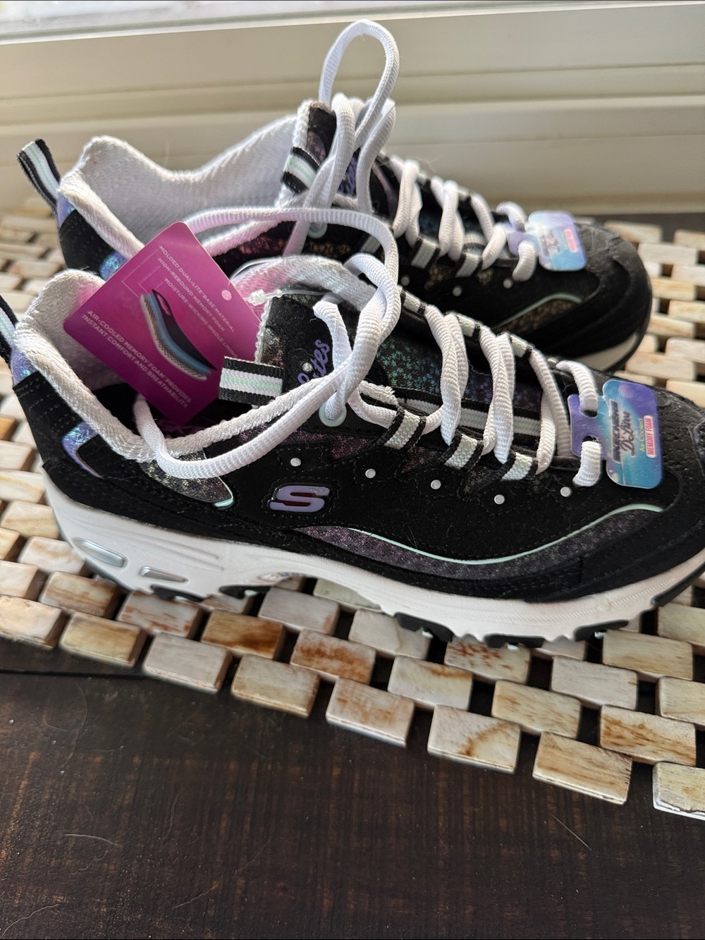 Skechers Black dlites Memory Foam with Iridescent Accent 5M New